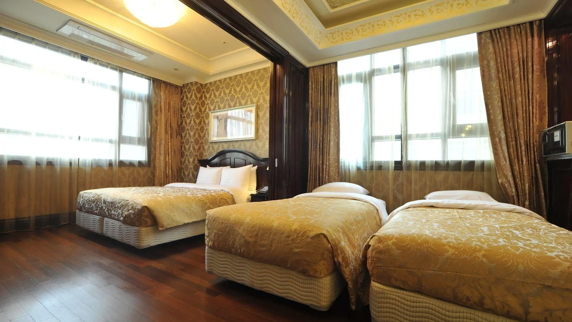 Hotel Artnouveau Seocho Seoul 4*,