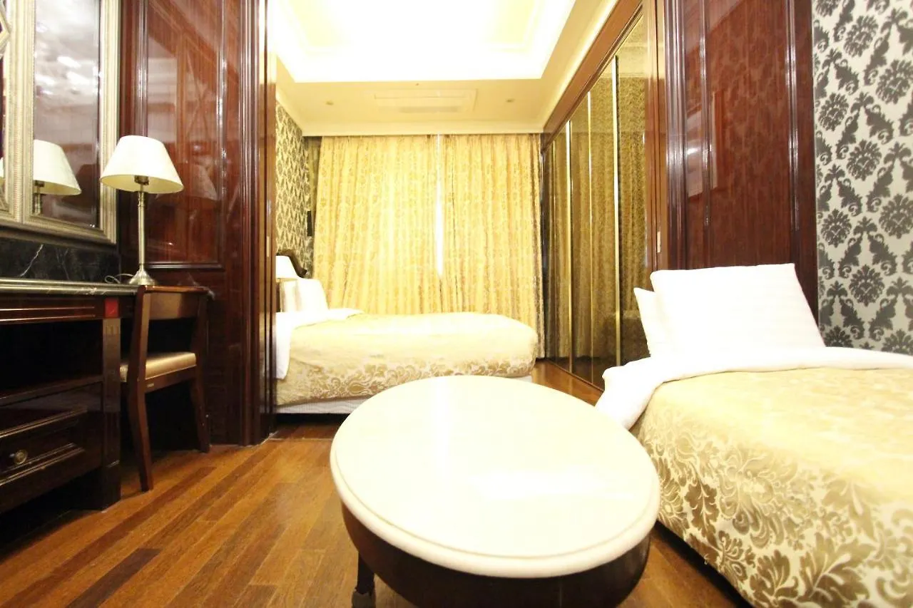 Hotel Artnouveau Seocho Seoul 4*,